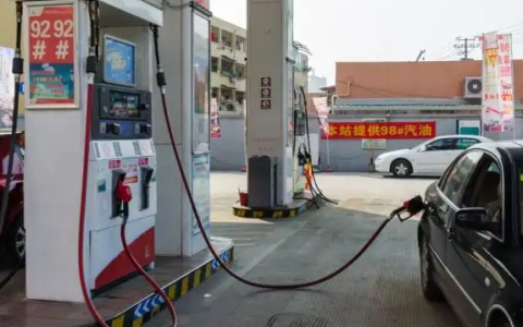 “加满油”和“加两百”到底哪个好，对汽车有什么影响？