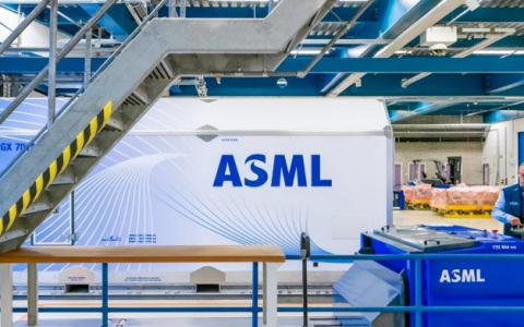 反水了？中企采购的光刻机已到货，外媒：ASML的翅膀“硬”了